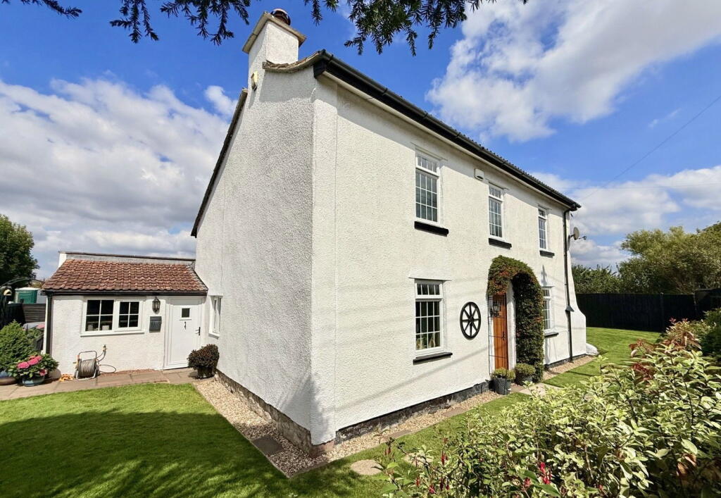 Main image of property: Chestnut House, Bristol Road, Tarnock, BS26 2SB