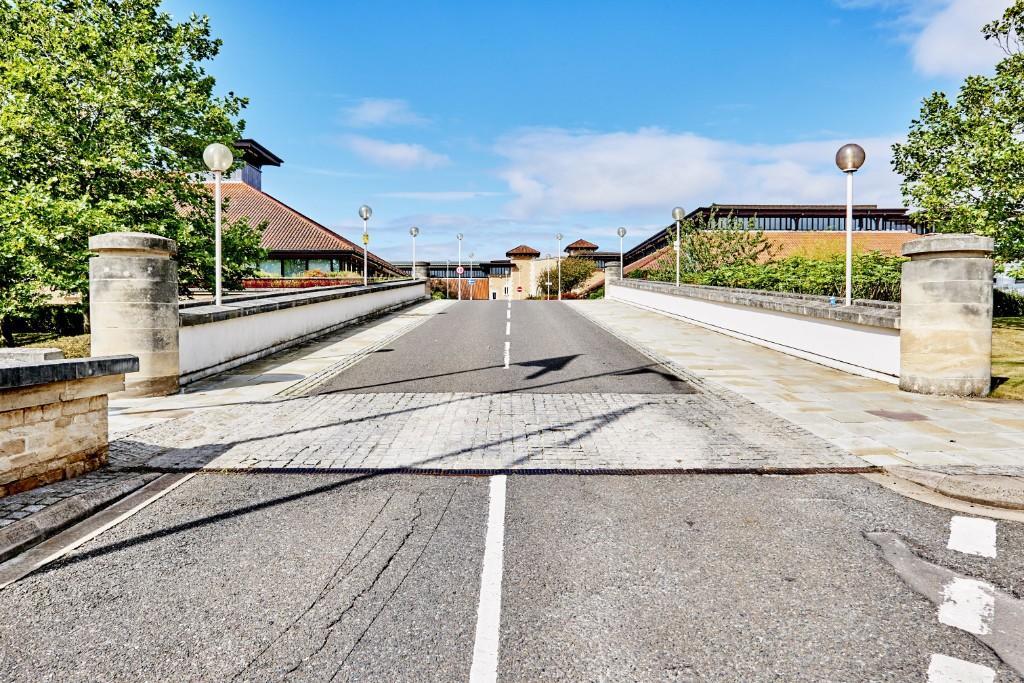 Entrance/approach 