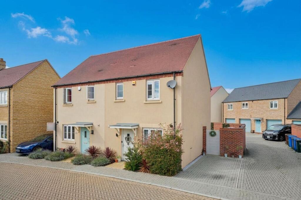Main image of property: Stratford Way, Bicester, OX26