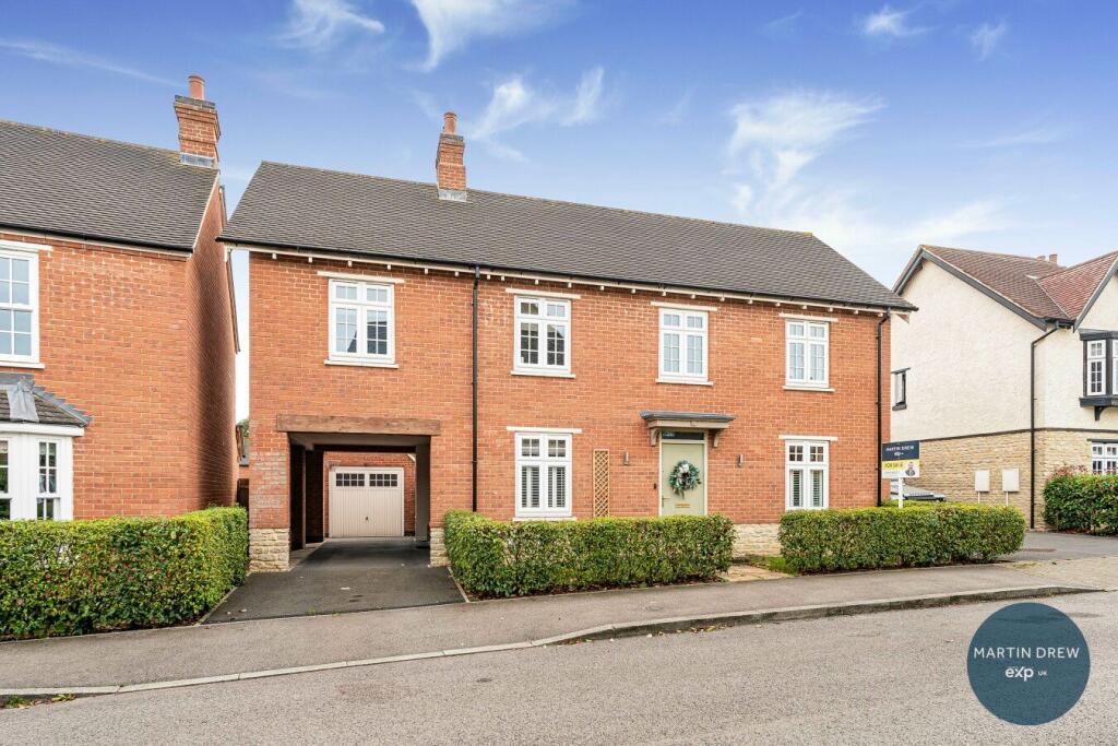 Main image of property: Bronnley Way, Brackley, NN13 5GL