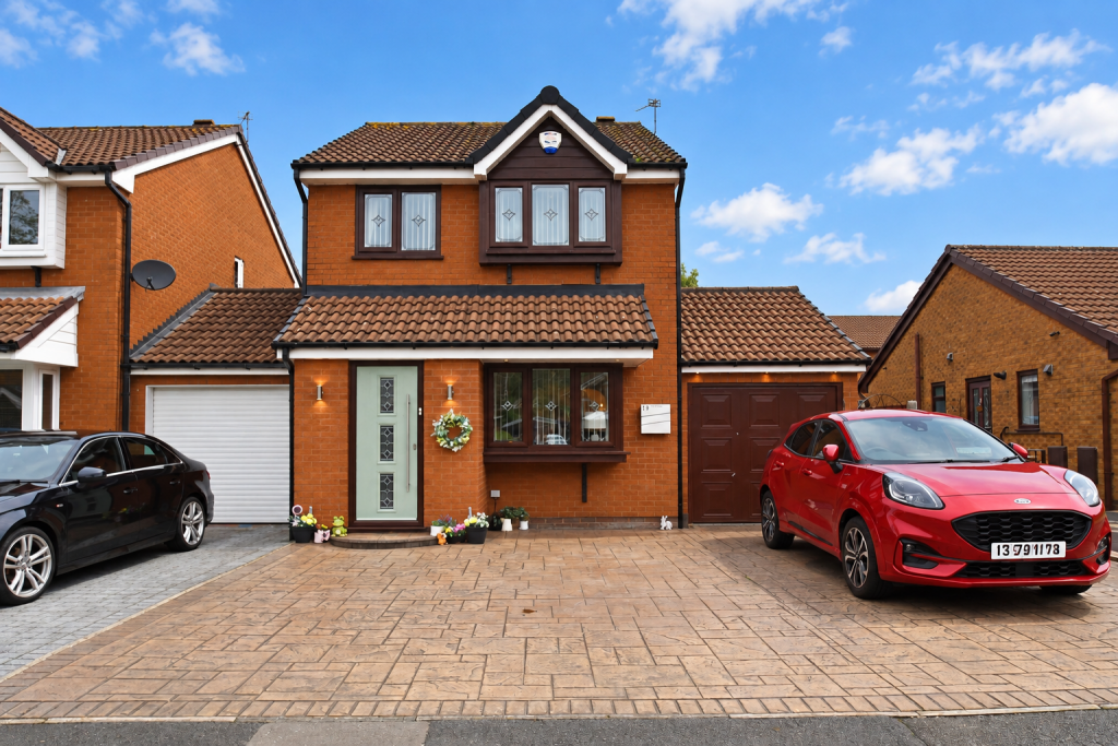 Main image of property: The Shires, Droylsden, M43