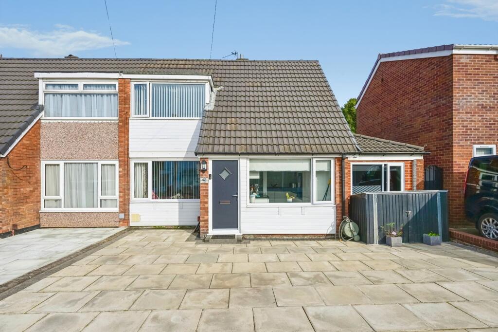 Main image of property: Longfold, Maghull, Merseyside, L31