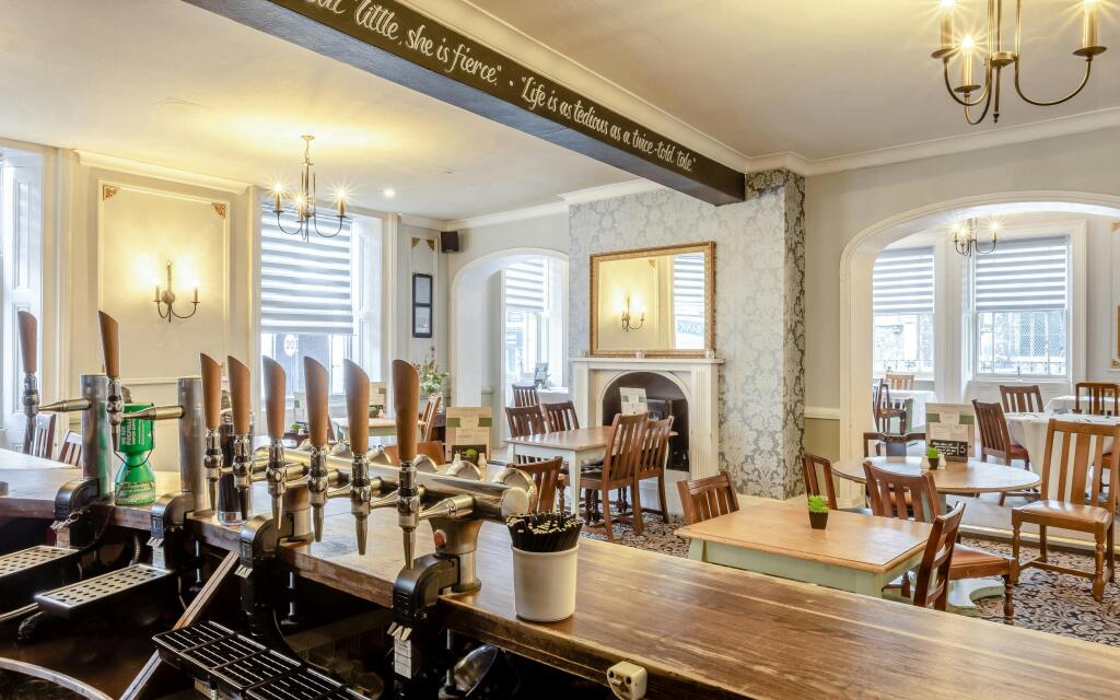 8685240-interior15.jpg
