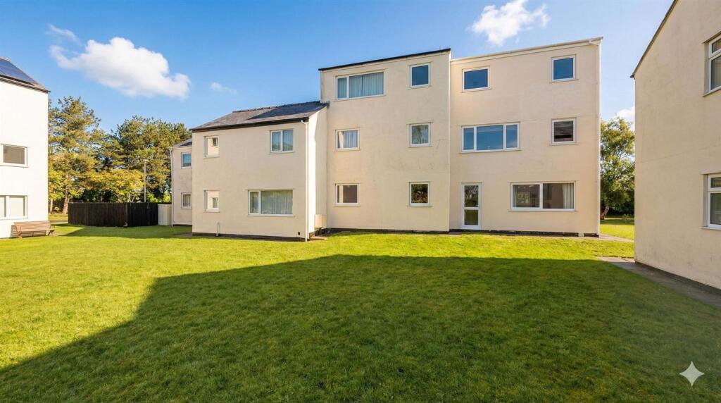 Main image of property: Glan Gors, Harlech, LL46