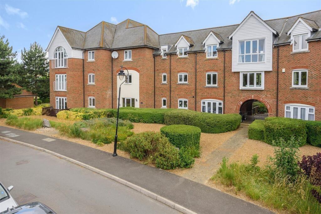 Main image of property: The Lakes, Larkfield