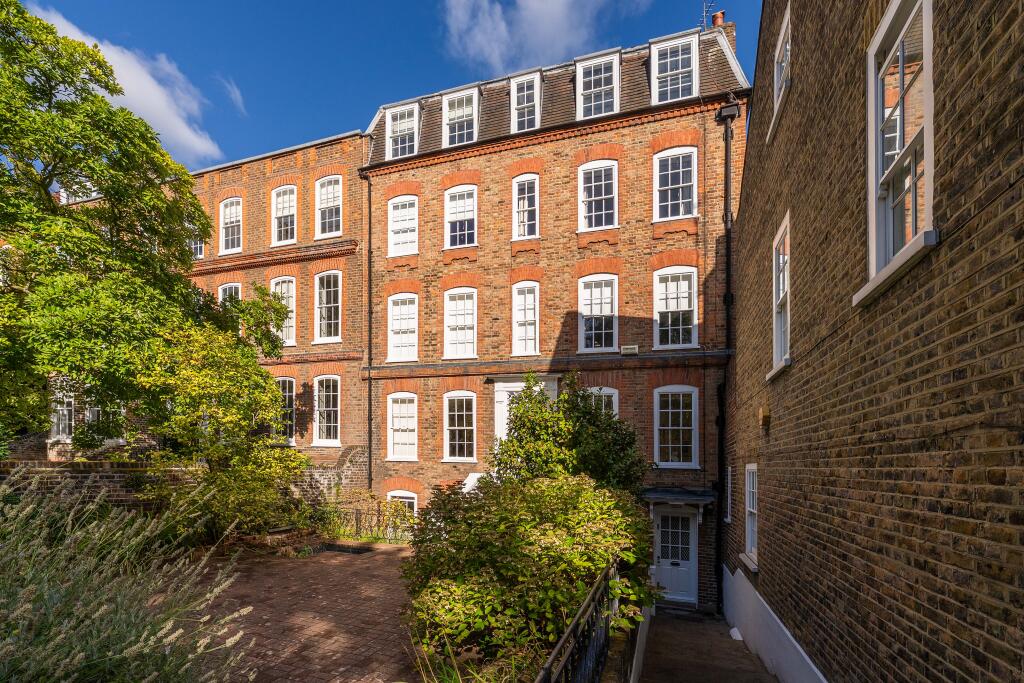 Main image of property: Clapham Common North Side, London, SW4