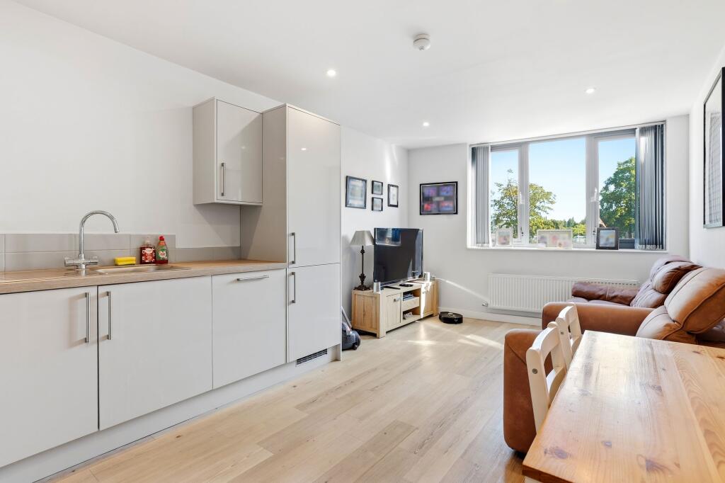 Main image of property: Studio 2, 13a Derby Road, Long Eaton, NG10 1LU