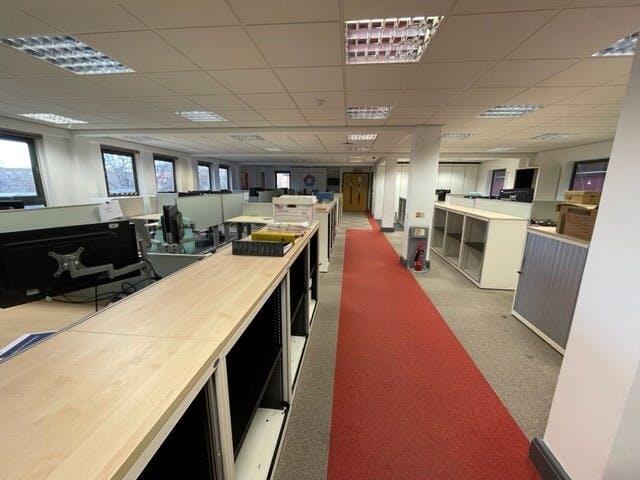 PHOTO 4 21 Brunswick Place Southampton interior.jpg