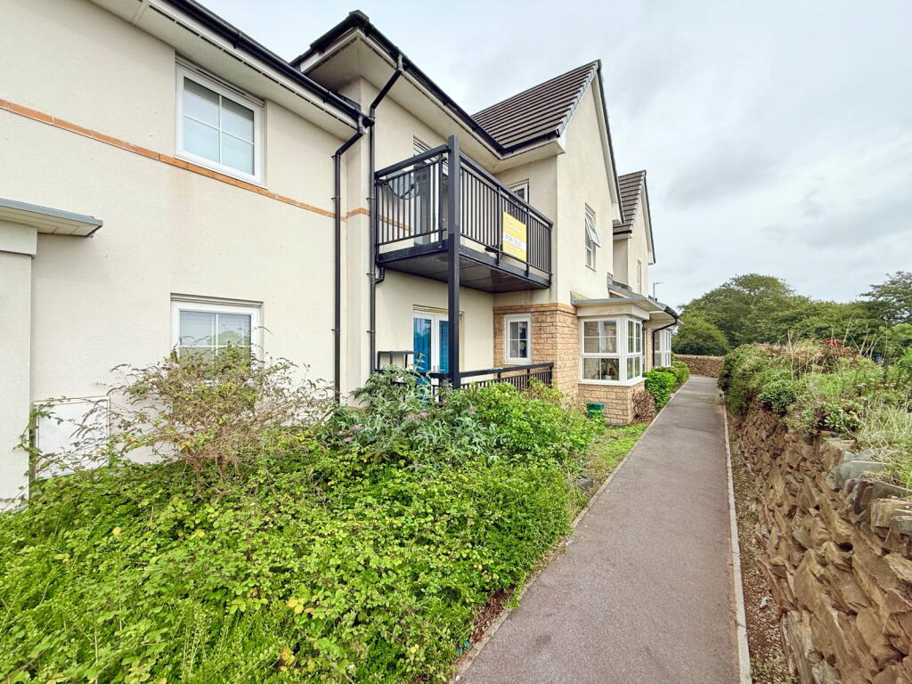 Main image of property: 8 Oakland Walk,Falmouth,Cornwall,TR11 4FN