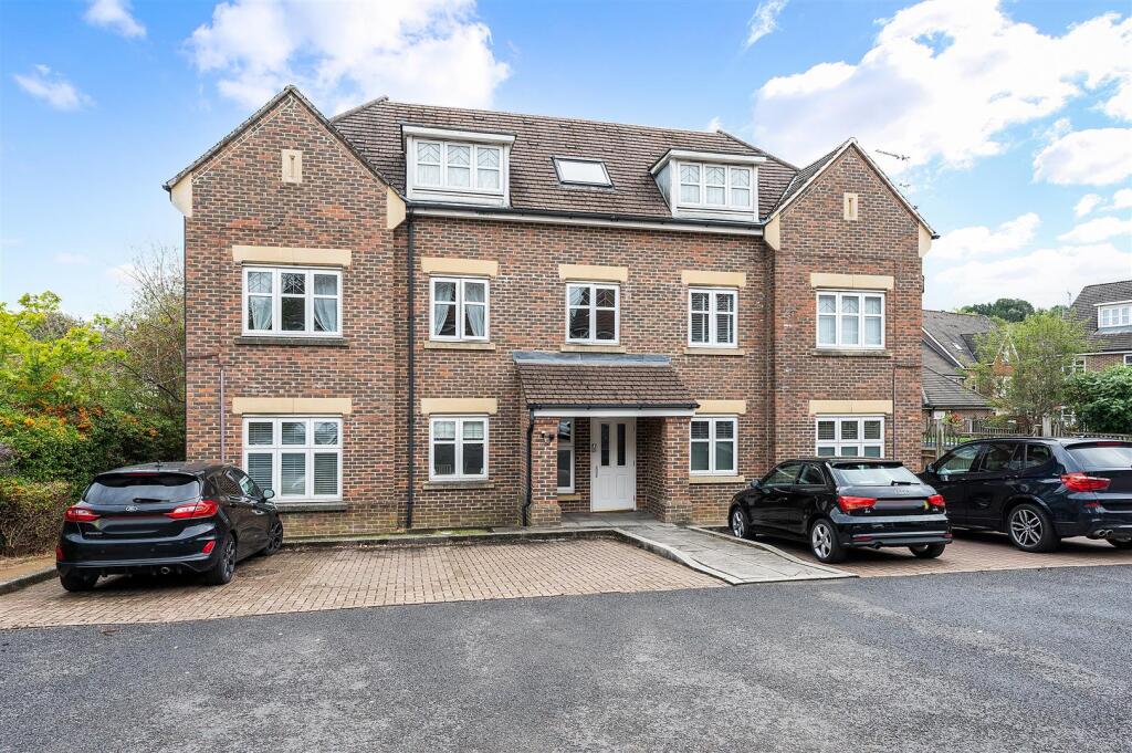 Main image of property: Water Mead, Chipstead