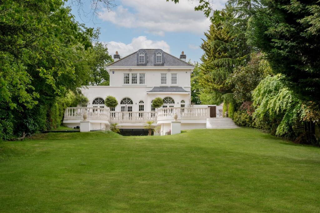 Main image of property: Hendon Wood Lane, London, NW7