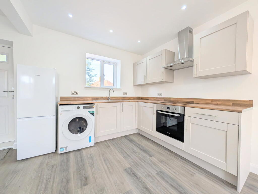 Main image of property: To Let - Heathfield Road, Ainsdale, PR8 - One Bed First Floor Apt