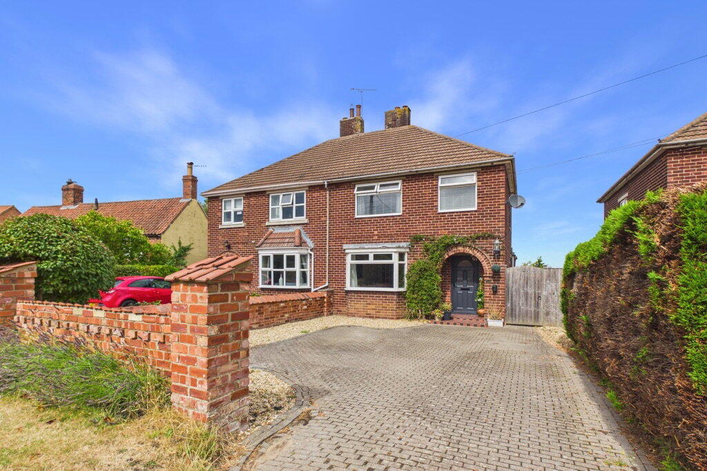Main image of property: 54 Lincoln Lane, Thorpe-on-the-Hill, Lincoln, LN6 9BH