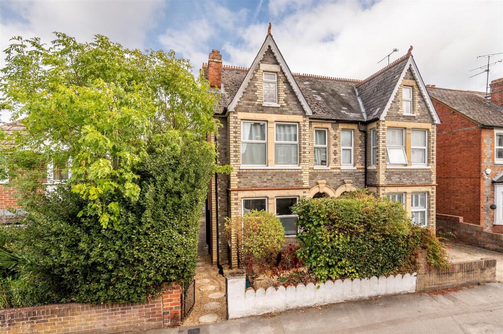 Main image of property: Waverley Road, Reading RG30