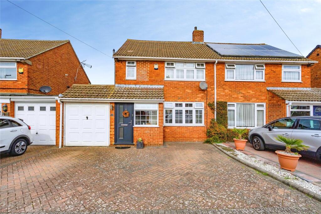Main image of property: Buckwood Avenue, Dunstable, Bedfordshire, LU5