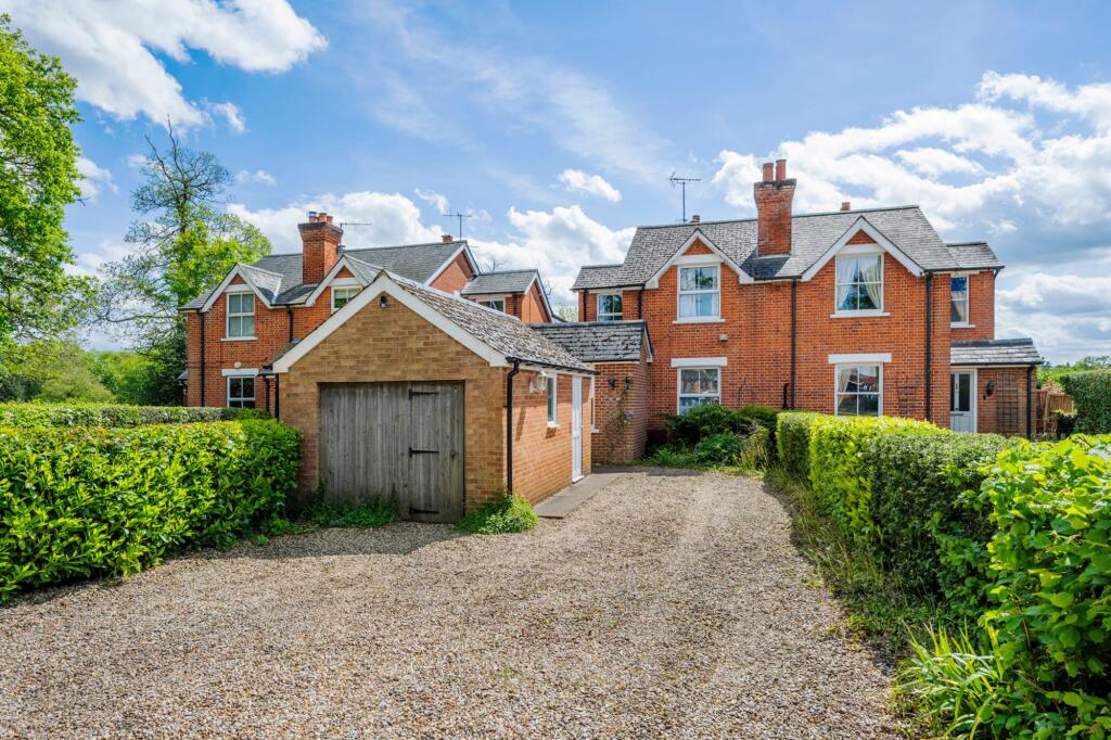Main image of property: Reading Road, Finchampstead, RG40