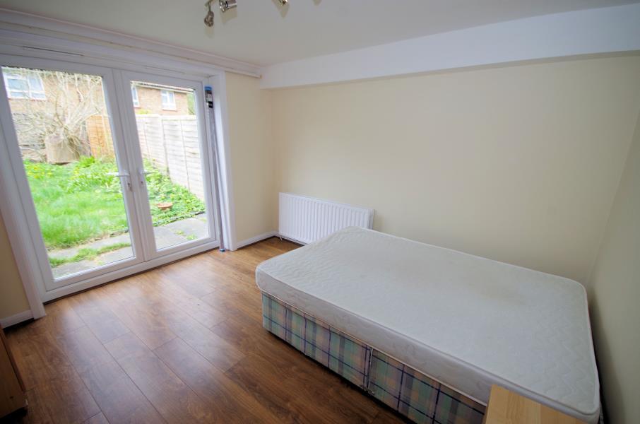 Main image of property: BALLARDS LANE, FINCHLEY N3