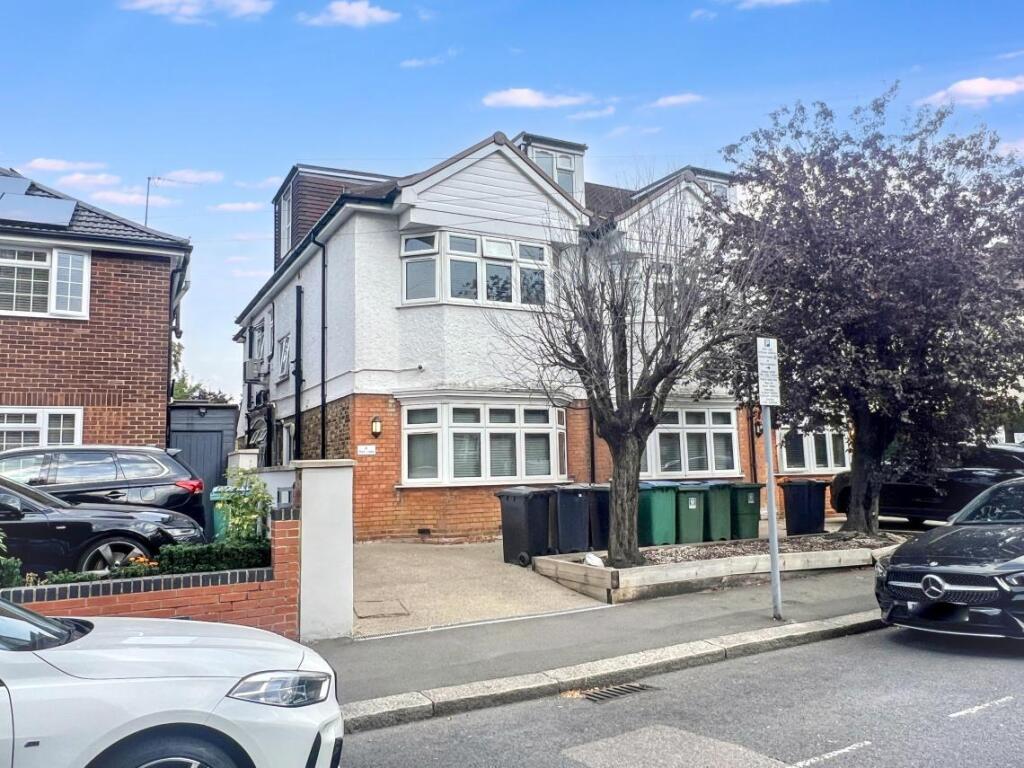 Main image of property: 4 Park Avenue, Watford, Hertfordshire, WD18