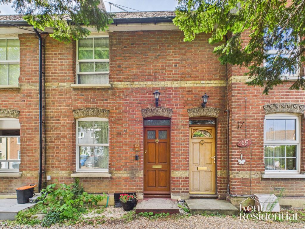 Main image of property: New Hythe Lane, Larkfield, ME20