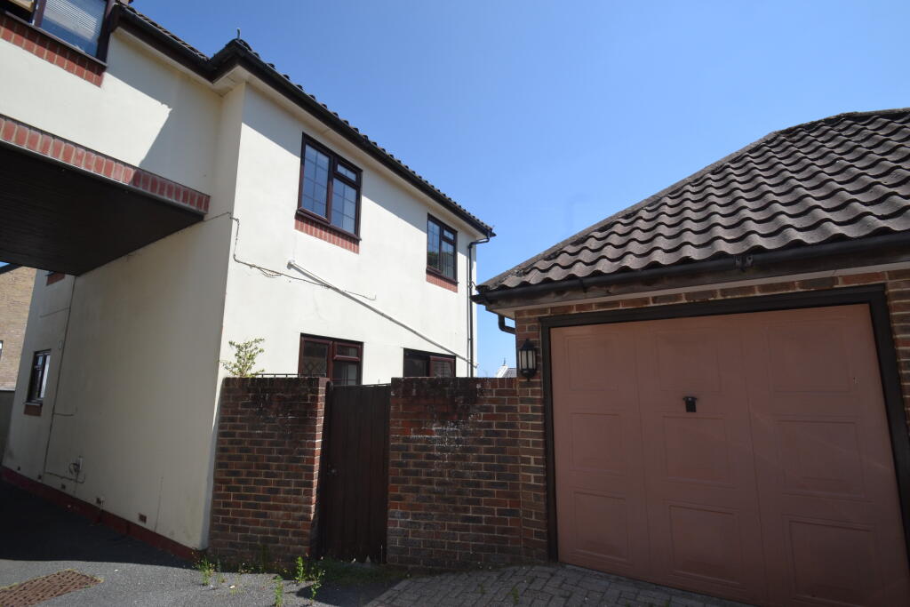 Main image of property: Victoria Road, Cowes, Isle Of Wight, PO31