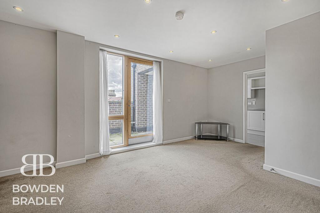 Main image of property: High Road, Regnas Heights, IG1