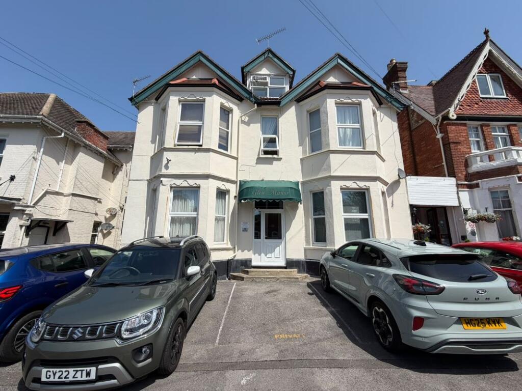 Main image of property: Flat 9 Glen Manor, 18 Glen Road, Bournemouth, Dorset, BH5 1HR
