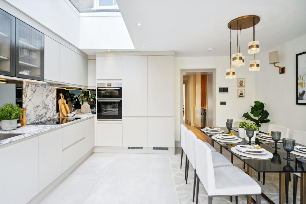 Main image of property: Mortlake High Street, East Sheen, SW14