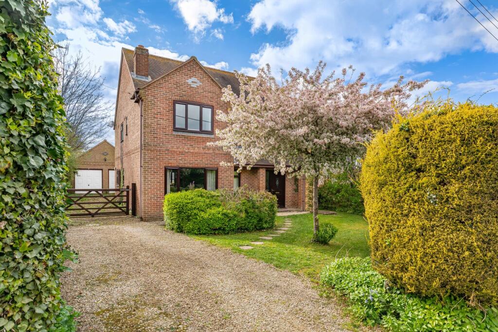 Main image of property: Larkhill, Wantage, Oxfordshire, OX12