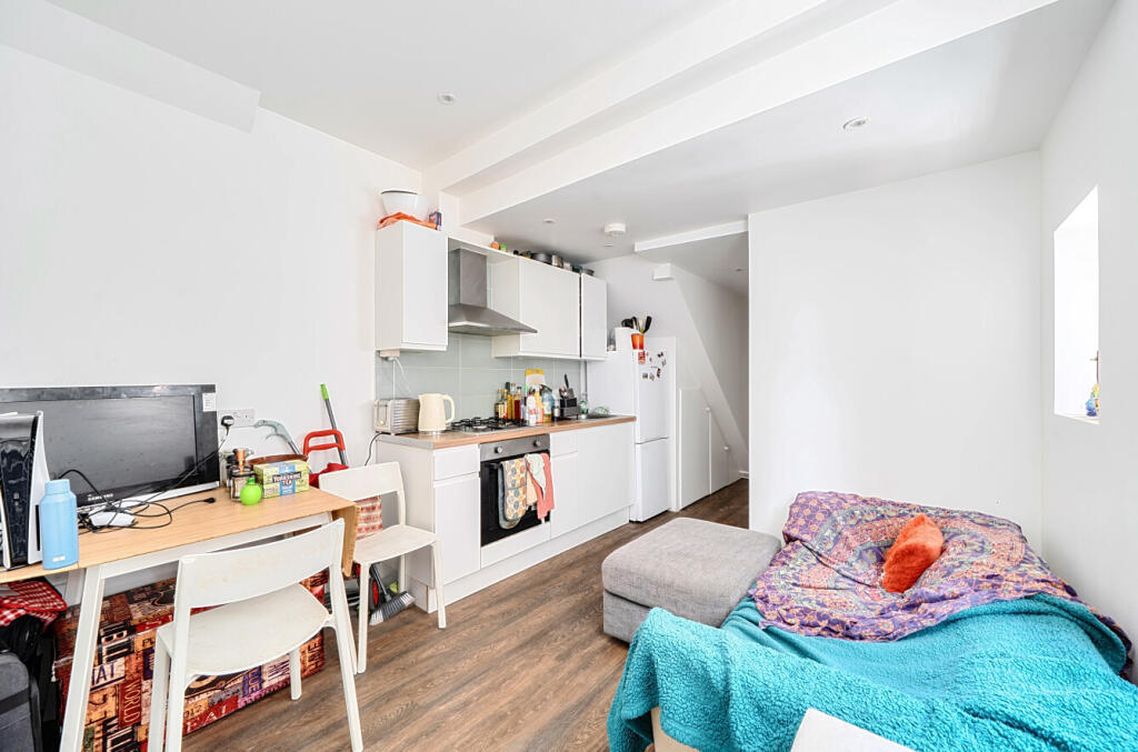 Main image of property: Broadhurst Gardens, West Hampstead, London, NW6