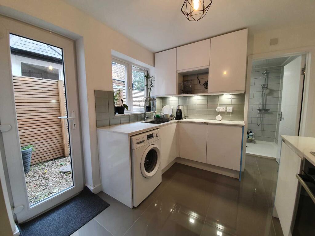 Main image of property: 1 bed Flat, Waverley Road, Walthamstow E17