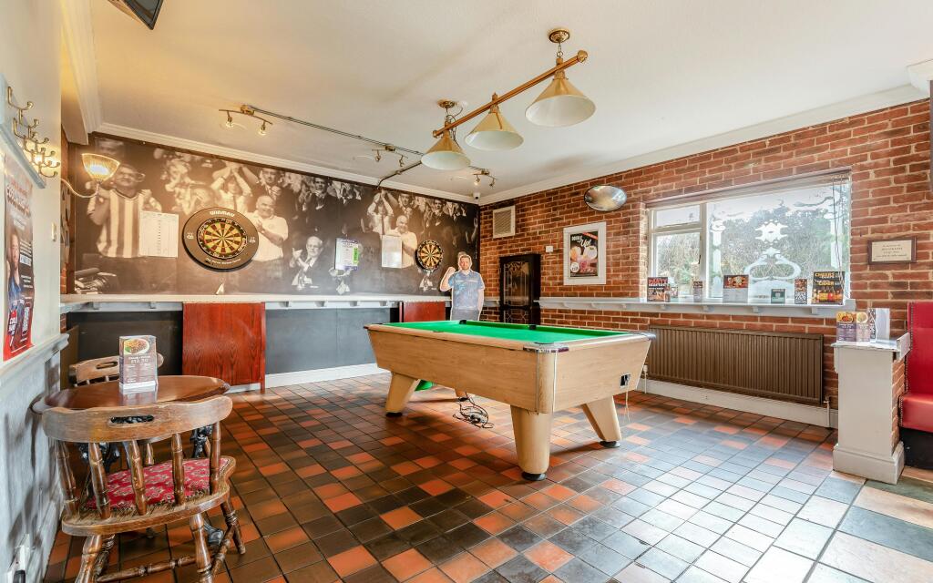 8681495-interior01.jpg