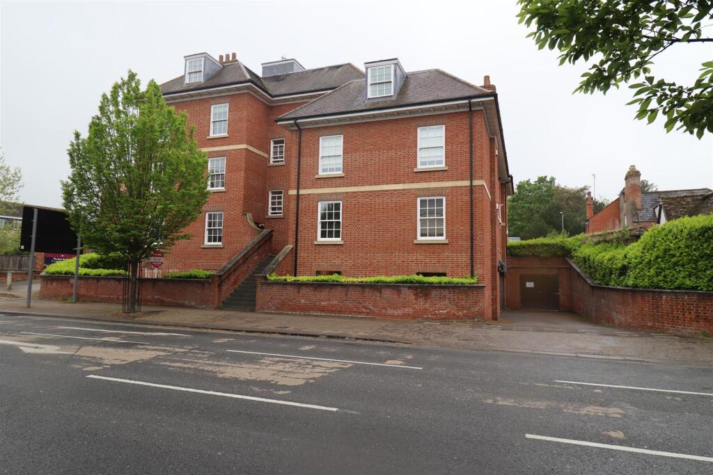 Main image of property: The Avenue, Newmarket
