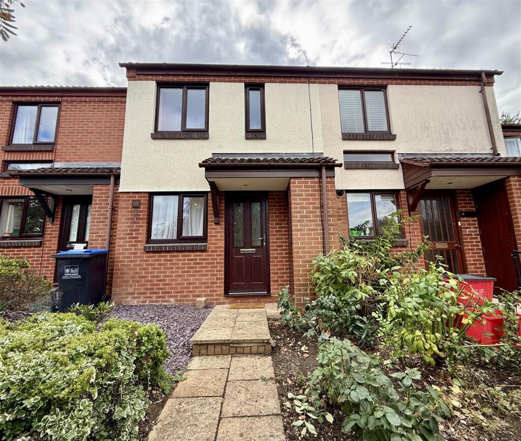 Main image of property: Spring Pool, Warwick