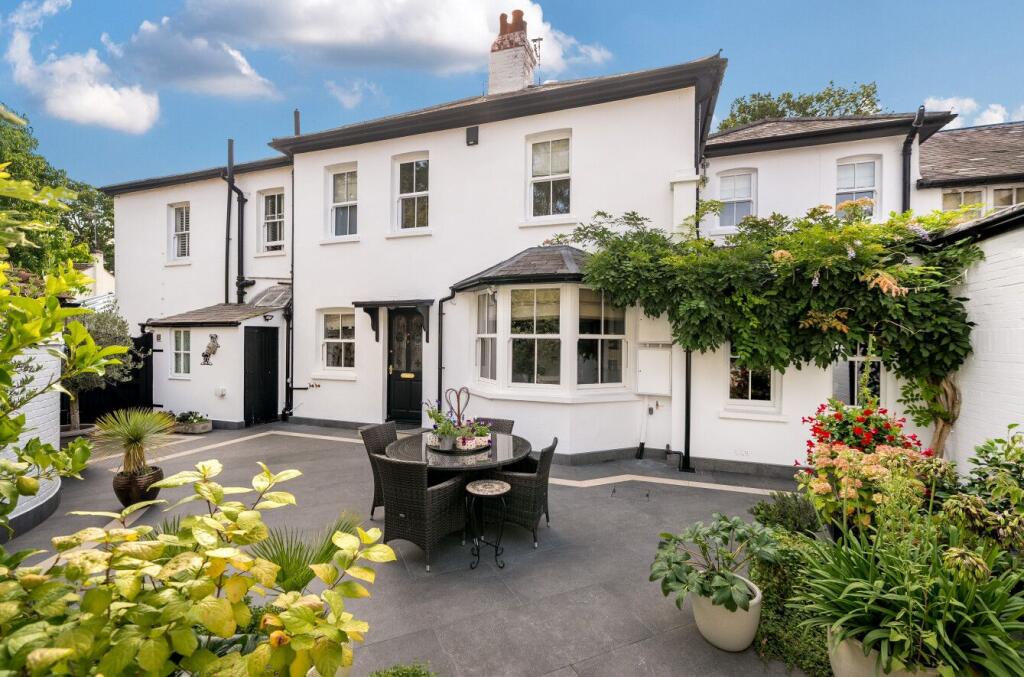 Main image of property: Toutley Hall North, Old Forest Road, Emmbrook
