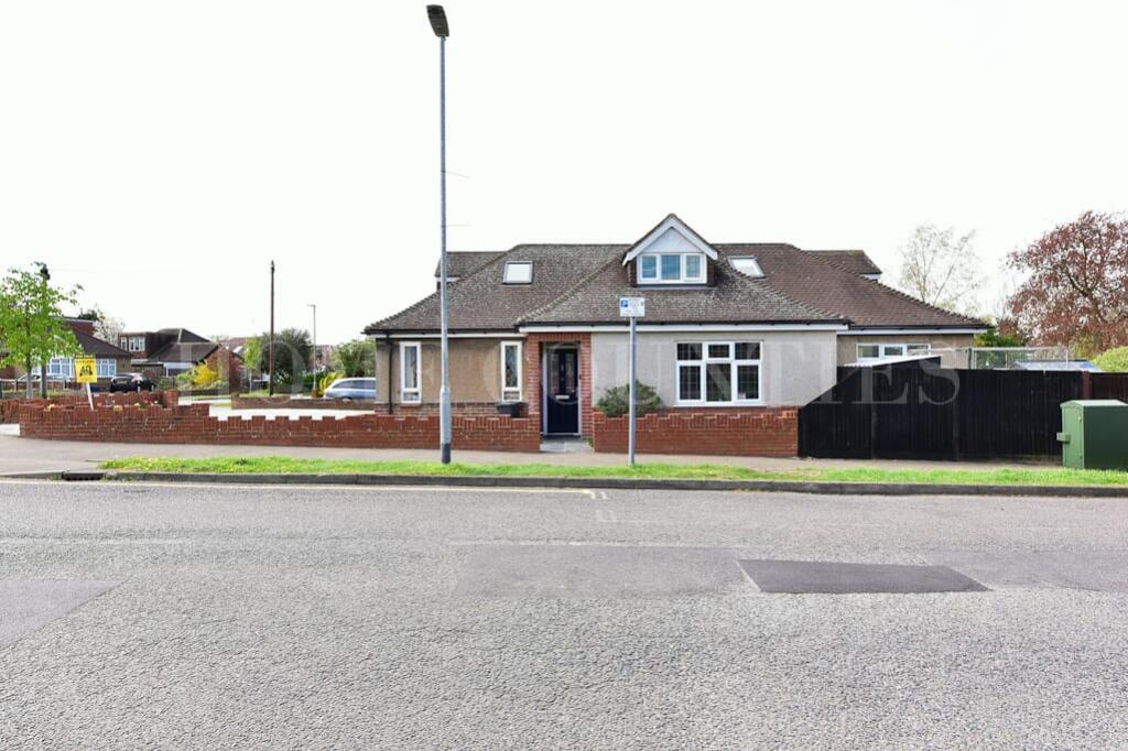 Main image of property: The Walk, Potters Bar, EN6