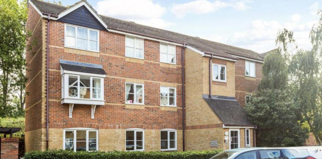 Main image of property: Tolworth, Surbiton, KT5
