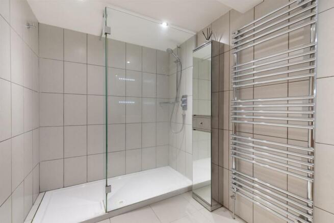 En-suite Master Bedroom (3)