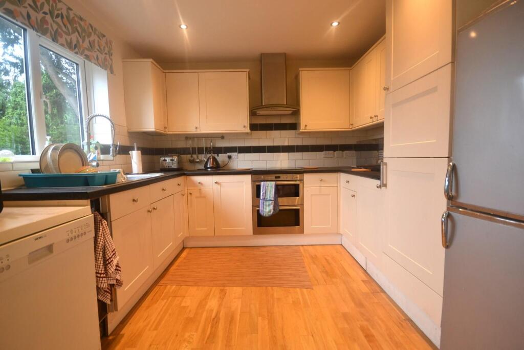 Main image of property: Tilehurst Road, Reading