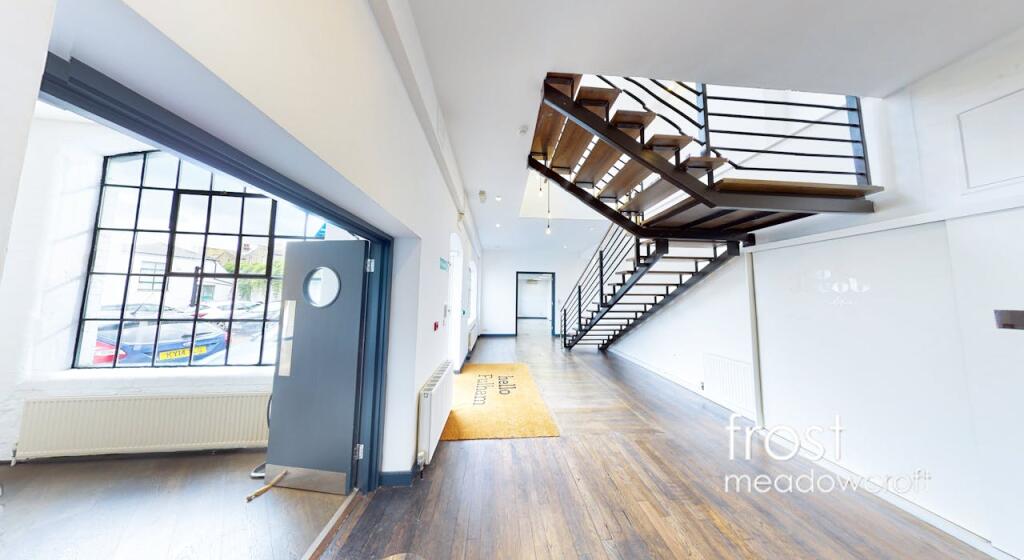 Melbray House Hurlingham Rd Fulham SW6 office to let west London entrance MP.jpg
