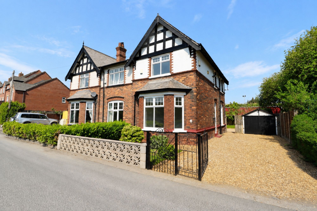 Main image of property: Thelwall Lane, Warrington, WA4