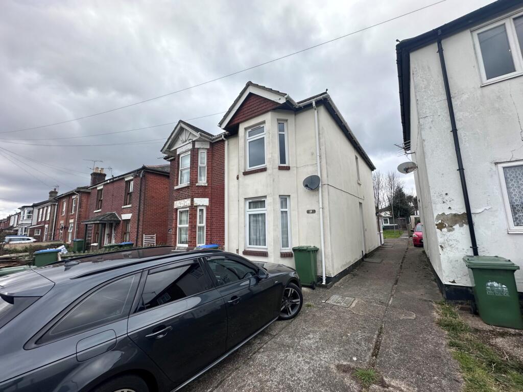 Main image of property: Shirley Park road, Shirley, Southampton, SO16 4FQ