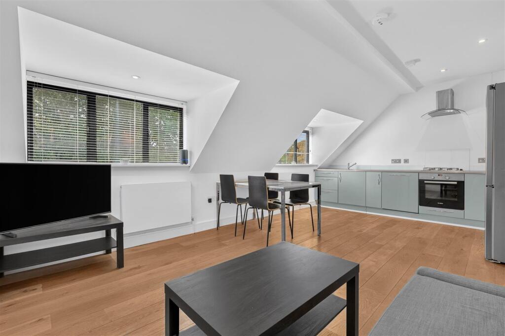 Main image of property: Ellesmere Road, London, W4