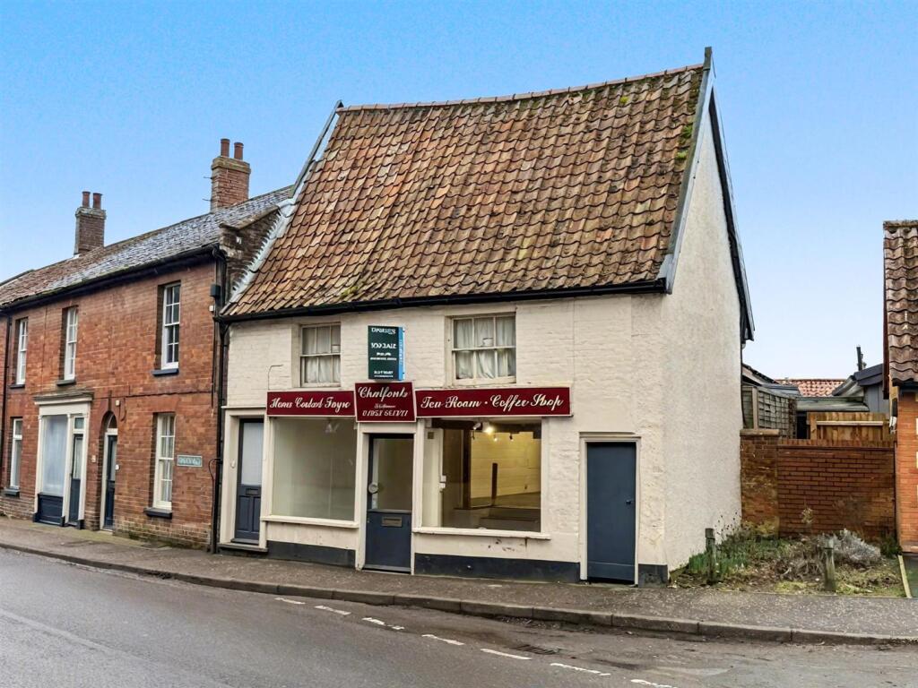 Main image of property: Market Place, Hingham