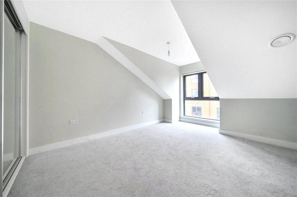 Main image of property: Echo Walk, Newbury, Berkshire, RG14