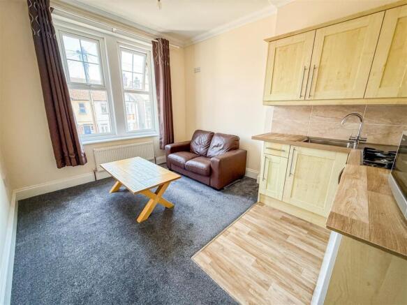 LOUNGE KITCHENETTE