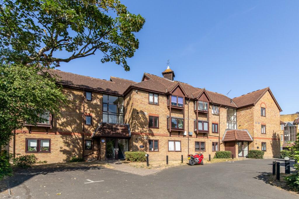 Main image of property: Frogmore, London, SW18