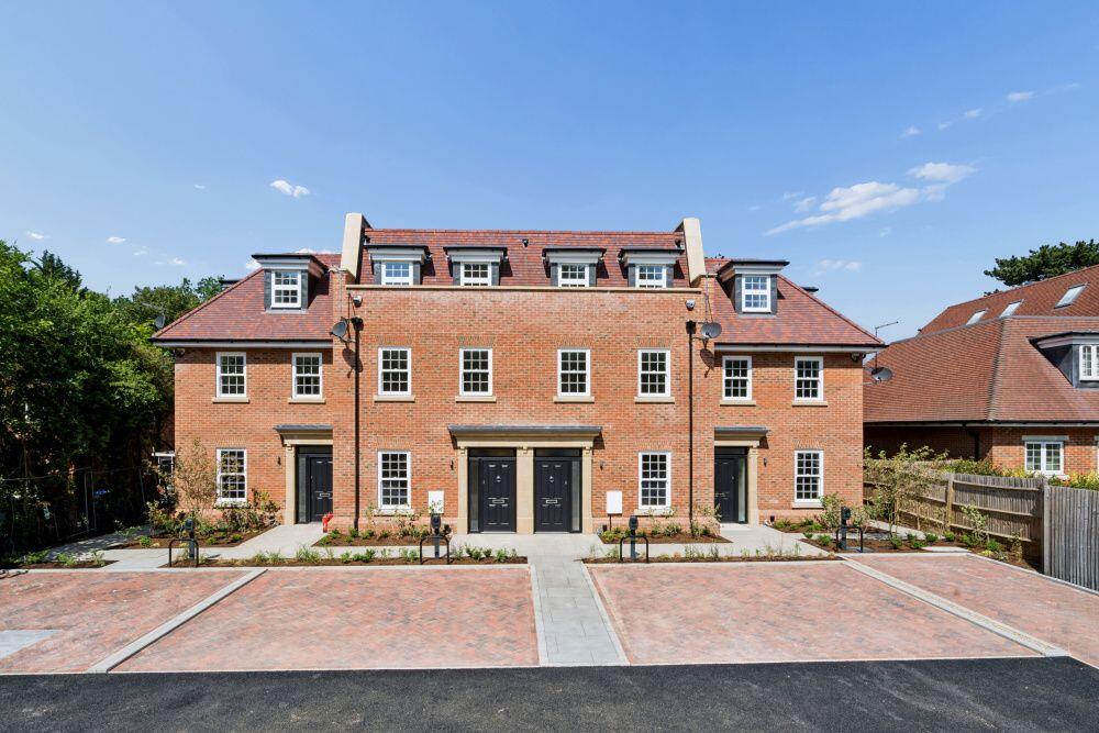 Main image of property: Amersham Road,Beaconsfield,HP9 2EH