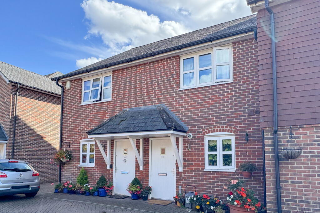 Main image of property: Brill Close, Alresford SO24 9FG