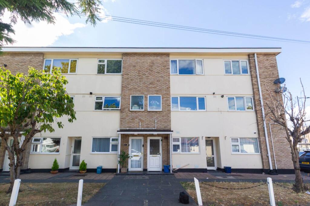 Main image of property: Lapwater Court, Leigh On Sea