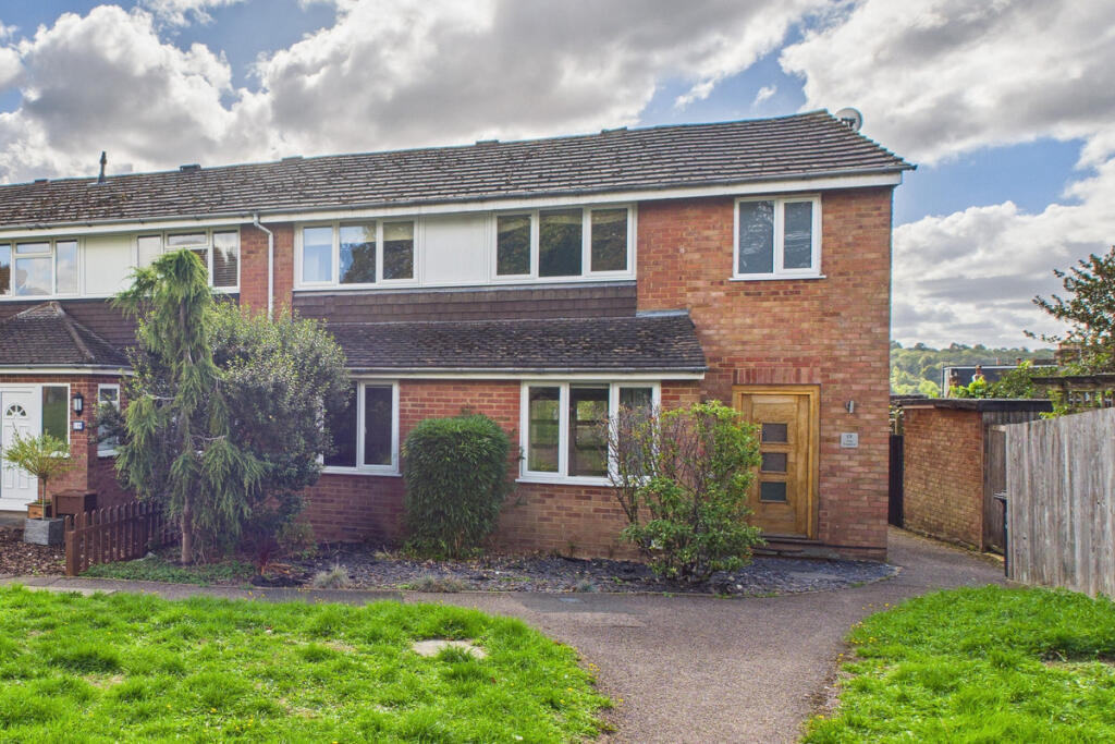 Main image of property: The Poplars, Boxmoor, HP1